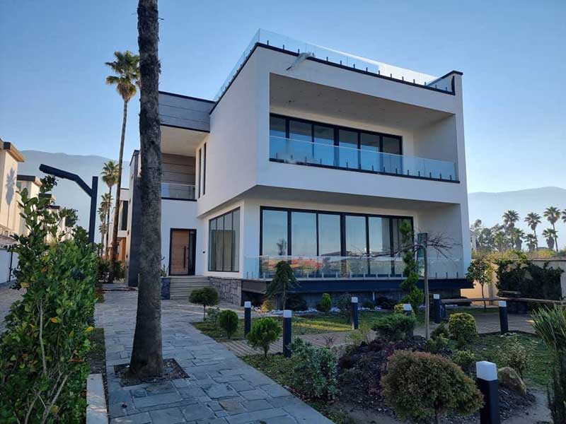 چند دستگاه ویلای ساحلی نوشهر