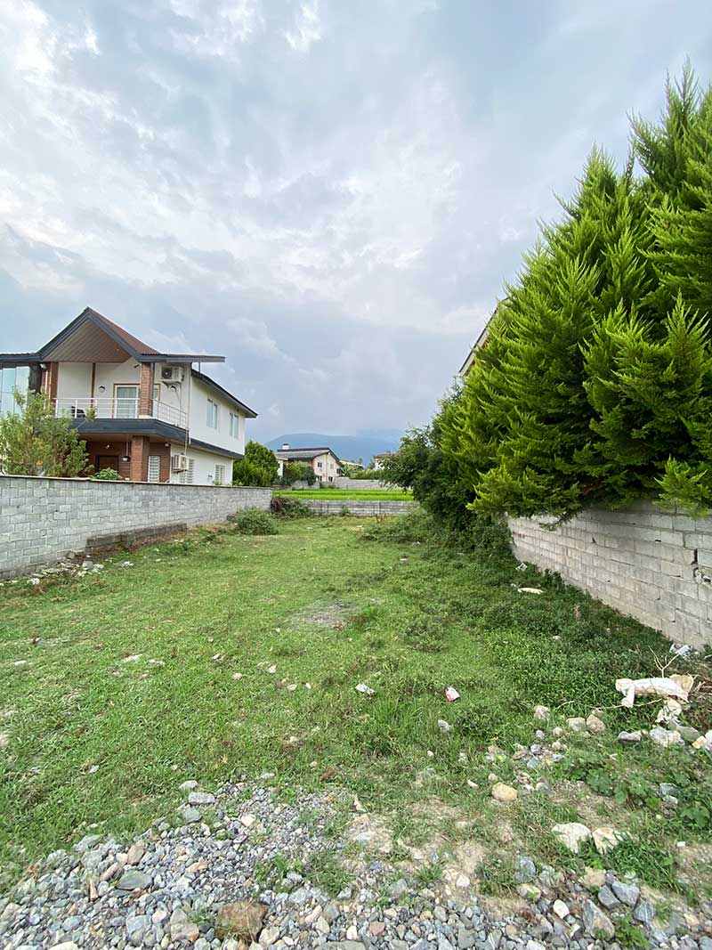 زمین ۳۰۰ متری