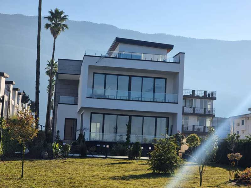 چند دستگاه ویلای ساحلی نوشهر