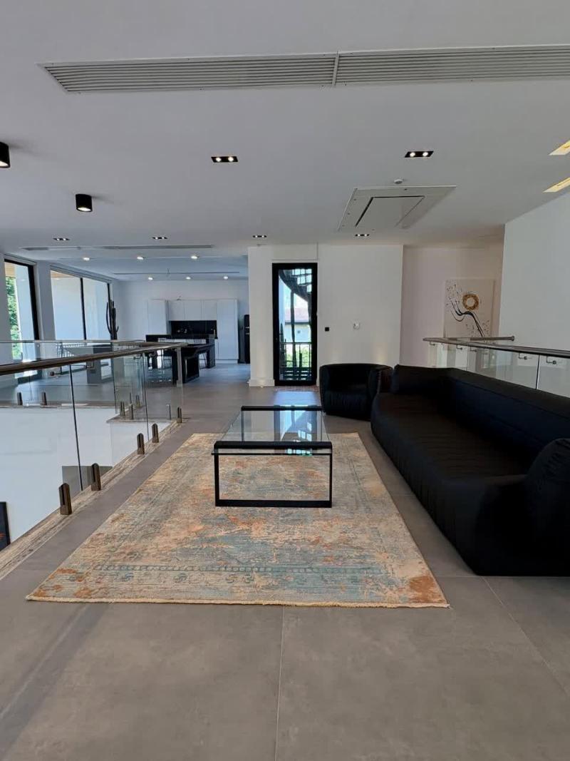 ویلای مدرن و زیبا 
